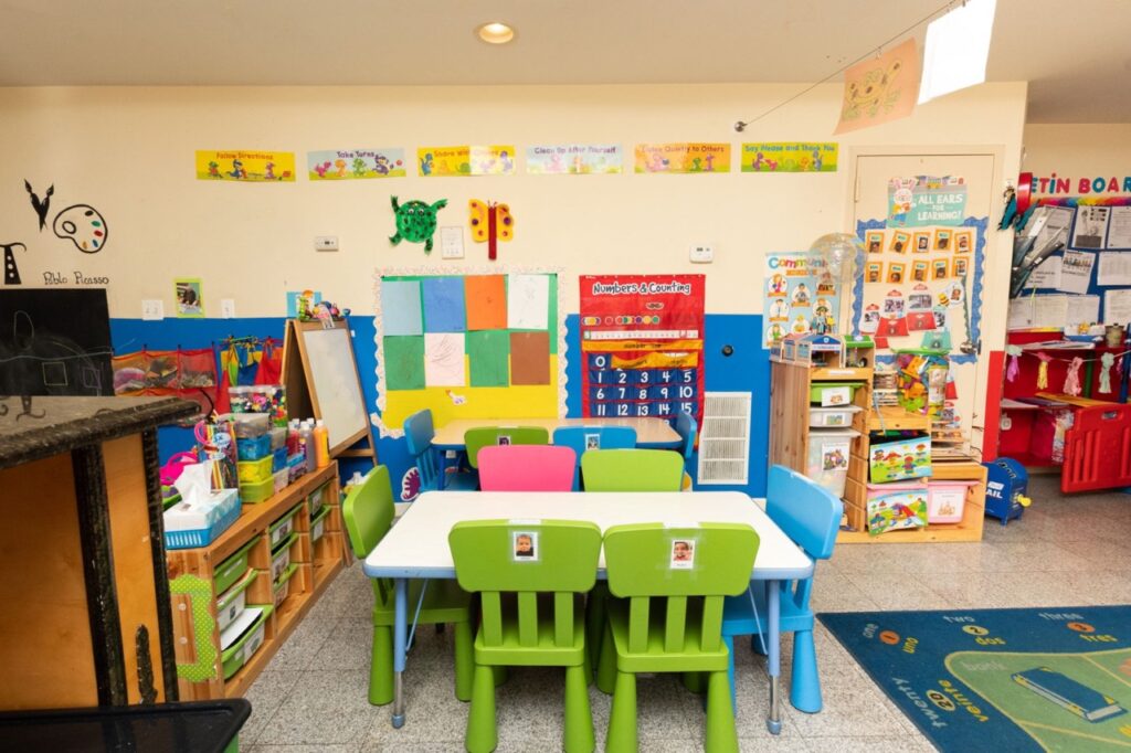 Heily Fernandez – dolphin daycare room2 Large