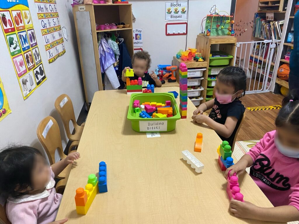 Mercedes Rondon – Los Nino Ojos—kids-building Large